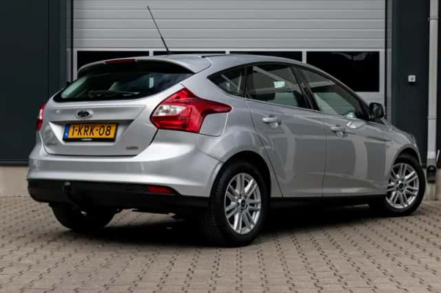 Ford Focus (2013) thumbnail 2