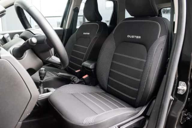 Dacia Duster (2023) thumbnail 4