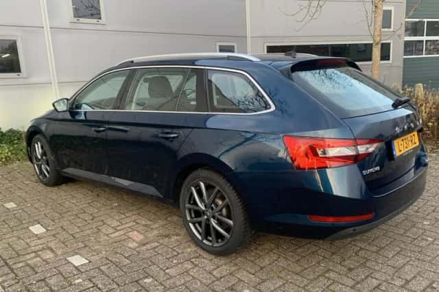 Škoda Superb (2021) thumbnail 3
