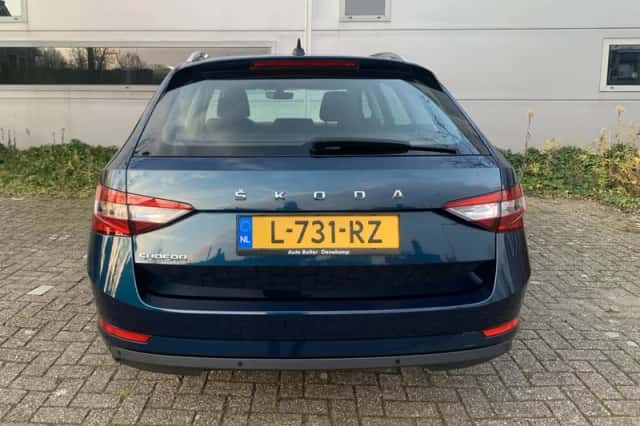 Škoda Superb (2021) thumbnail 4