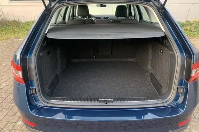 Škoda Superb (2021) thumbnail 5