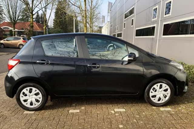 Toyota Yaris (2018) thumbnail 6