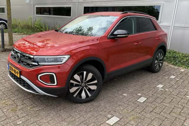 Volkswagen T-Roc (2025) thumbnail 1