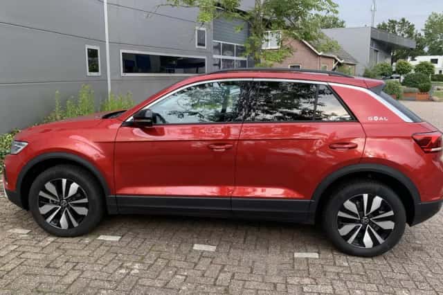 Volkswagen T-Roc (2025) thumbnail 2