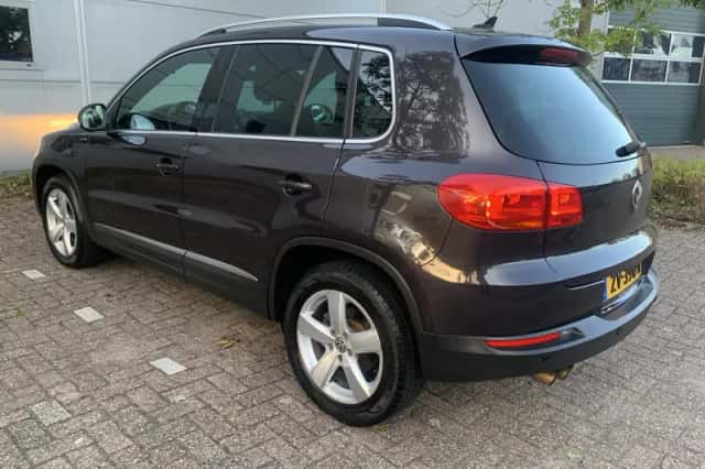 Volkswagen Tiguan (2015) thumbnail 2