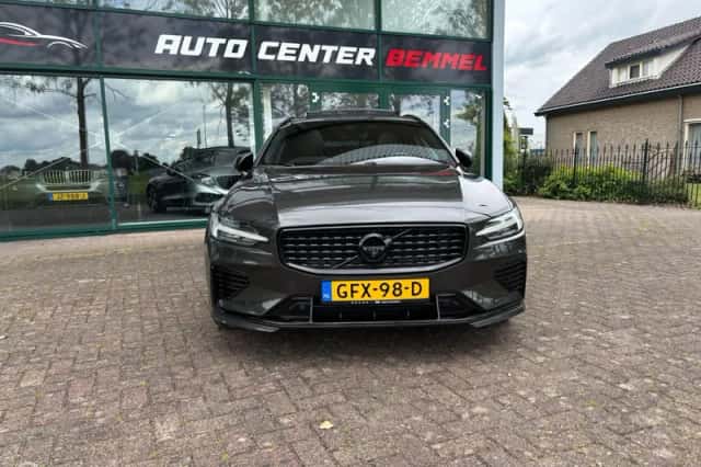 Volvo V60 (2022) thumbnail 2