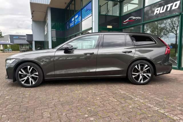 Volvo V60 (2022) thumbnail 3
