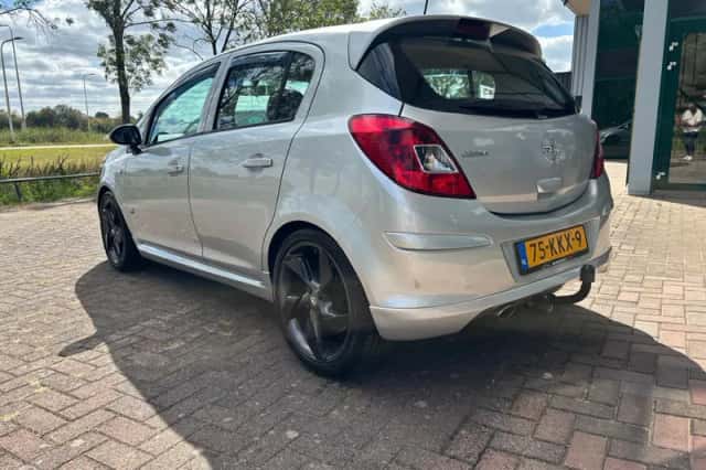 Opel Corsa (2010) thumbnail 5