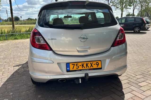 Opel Corsa (2010) thumbnail 6