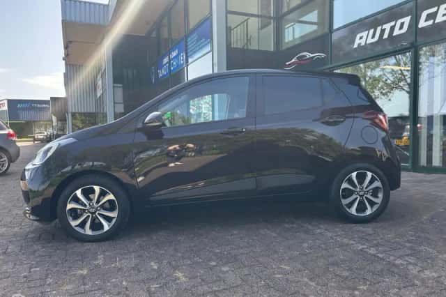 Hyundai i10 (2017) thumbnail 2