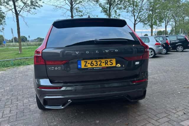 Volvo XC60 (2022) thumbnail 4
