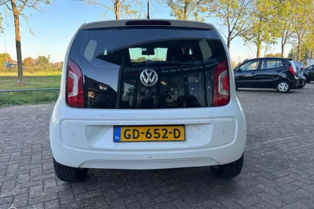 Volkswagen Up! (2013) thumbnail 4