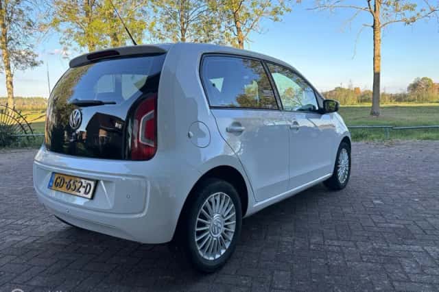Volkswagen Up! (2013) thumbnail 5