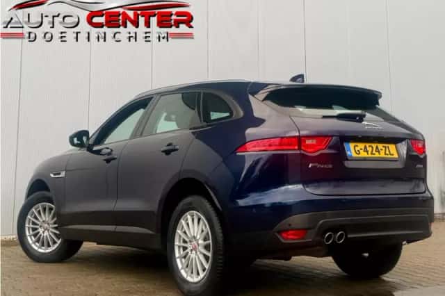 Jaguar F-Pace (2017) thumbnail 3