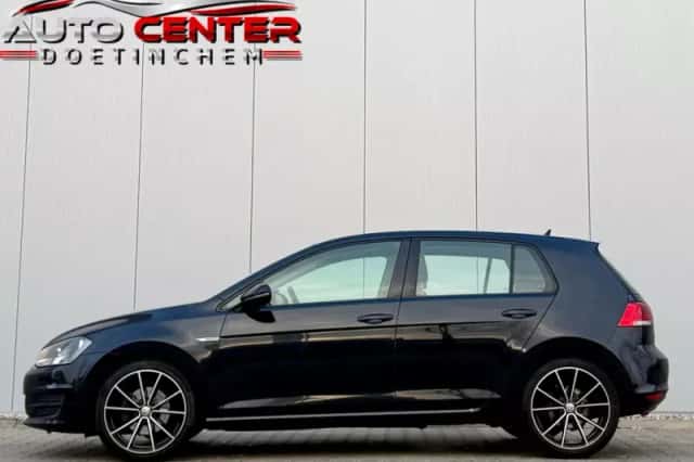 Volkswagen Golf (2014) thumbnail 2