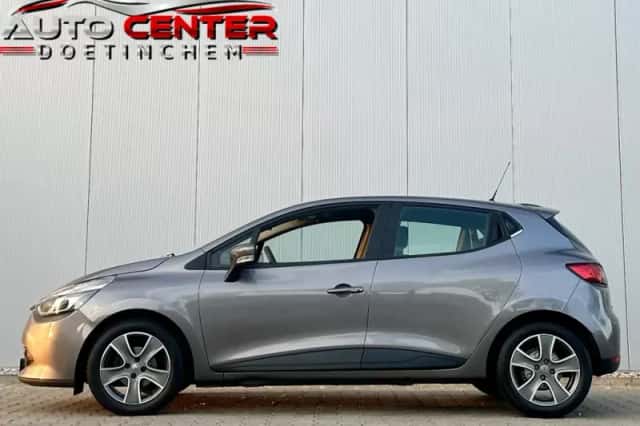Renault Clio (2015) thumbnail 2