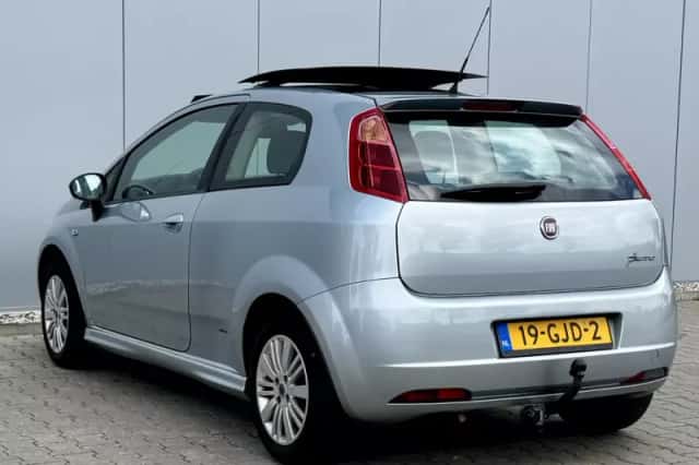 Fiat Grande Punto (2008) thumbnail 2