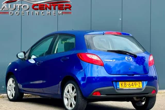 Mazda 2 (2008) thumbnail 2