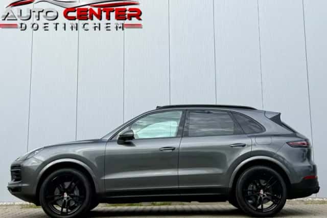 Porsche Cayenne (2018) thumbnail 2