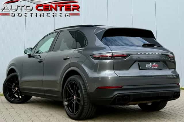 Porsche Cayenne (2018) thumbnail 3