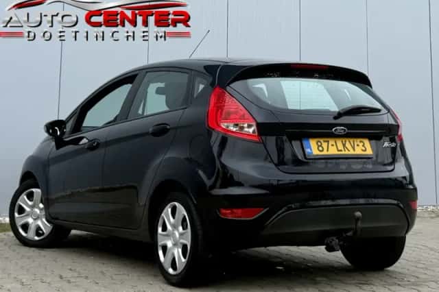Ford Fiesta (2010) thumbnail 3