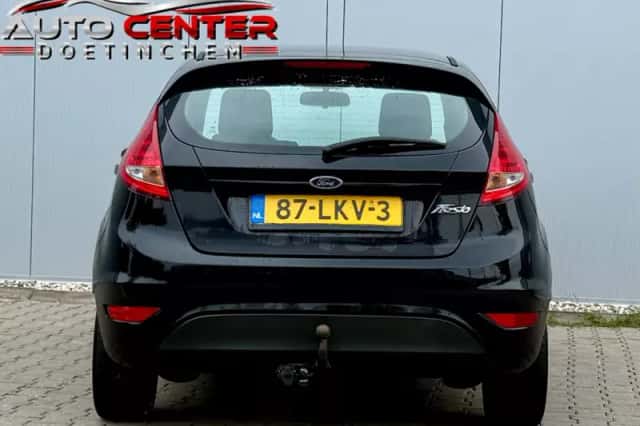 Ford Fiesta (2010) thumbnail 4