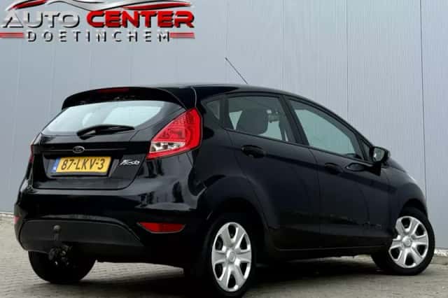 Ford Fiesta (2010) thumbnail 5