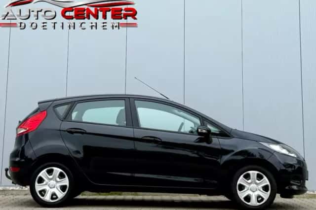 Ford Fiesta (2010) thumbnail 6