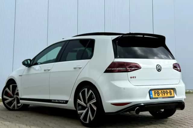 Volkswagen Golf (2016) thumbnail 3