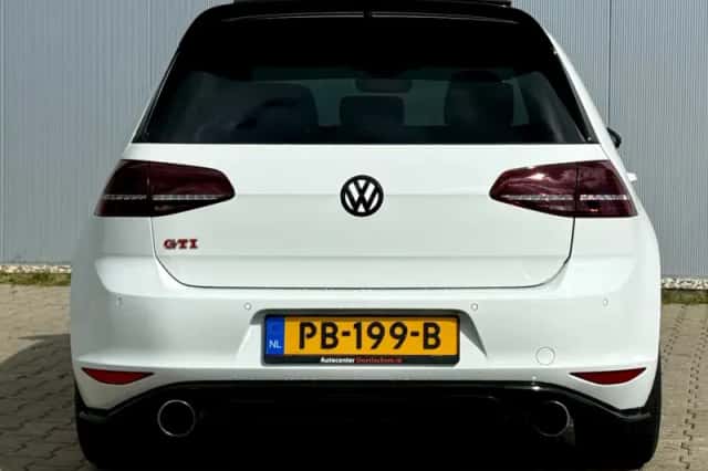 Volkswagen Golf (2016) thumbnail 4