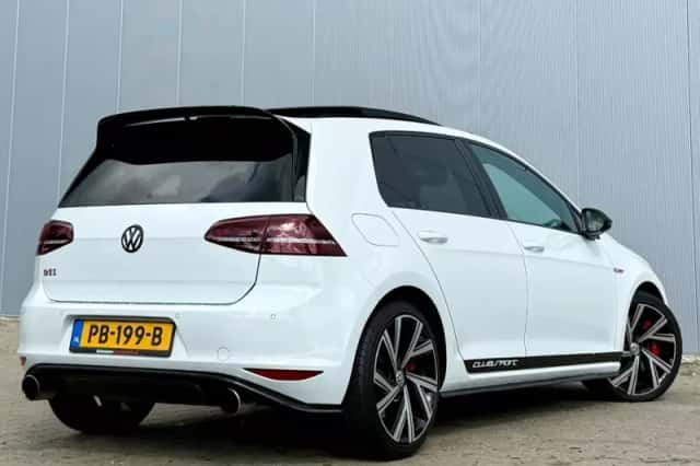 Volkswagen Golf (2016) thumbnail 5
