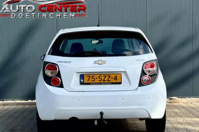 Chevrolet Aveo (2011) thumbnail 3