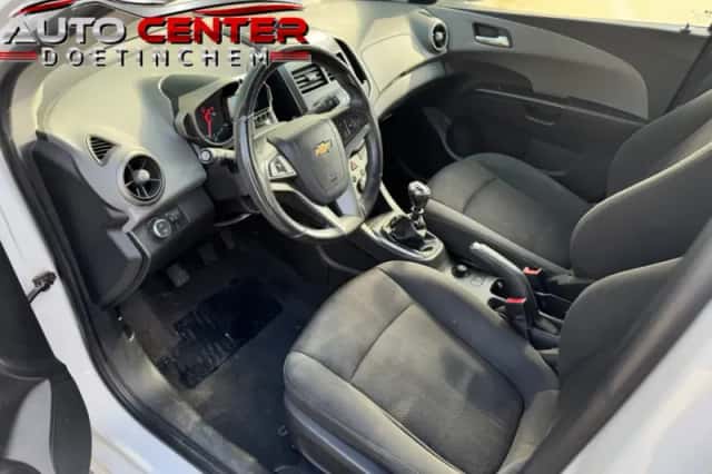 Chevrolet Aveo (2011) thumbnail 6