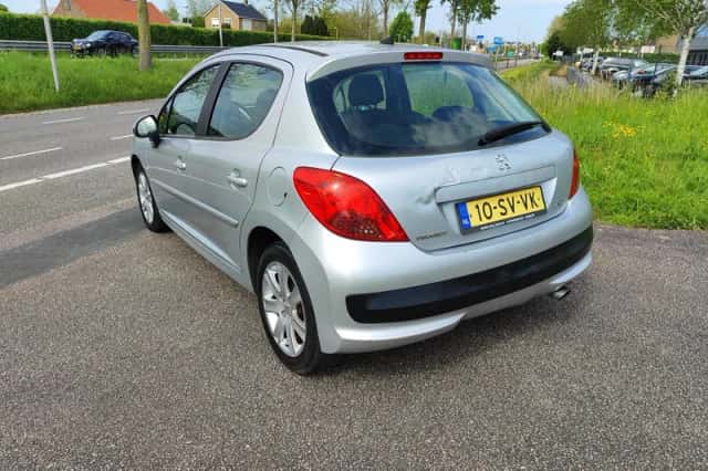 Peugeot 207 (2006) thumbnail 3