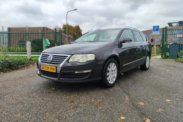 Volkswagen Passat (2006) thumbnail 1