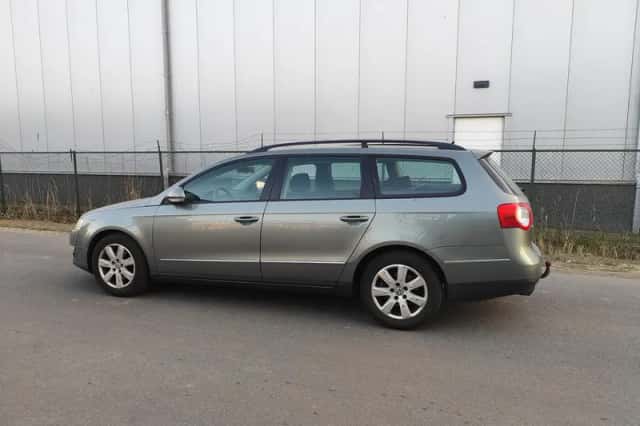 Volkswagen Passat (2006) thumbnail 2