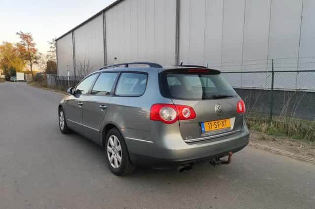 Volkswagen Passat (2006) thumbnail 3