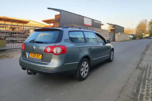 Volkswagen Passat (2006) thumbnail 5