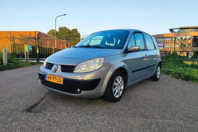 Renault Scénic (2004) thumbnail 1
