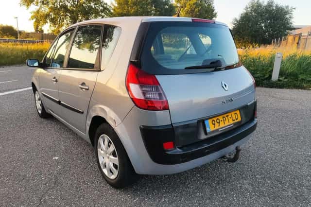Renault Scénic (2004) thumbnail 3