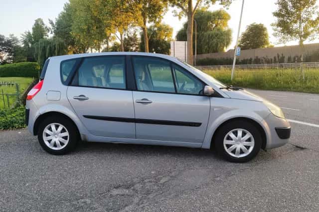 Renault Scénic (2004) thumbnail 6