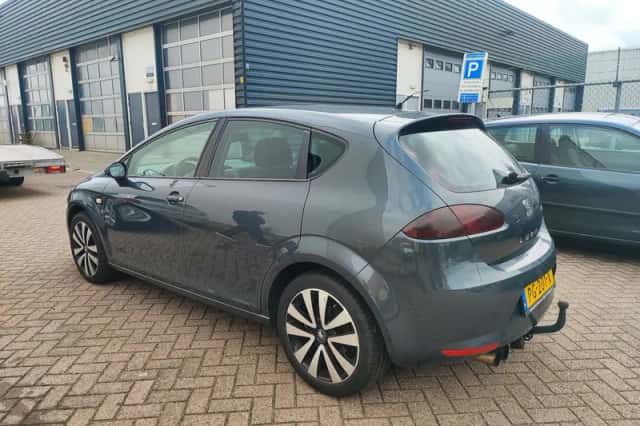 SEAT Leon (2009) thumbnail 2