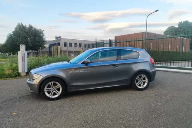 BMW 1-Serie (2010) thumbnail 2