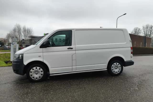Volkswagen Transporter (2010) thumbnail 2