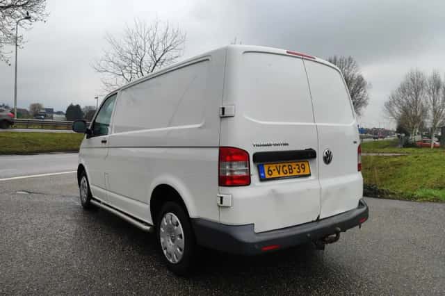 Volkswagen Transporter (2010) thumbnail 3