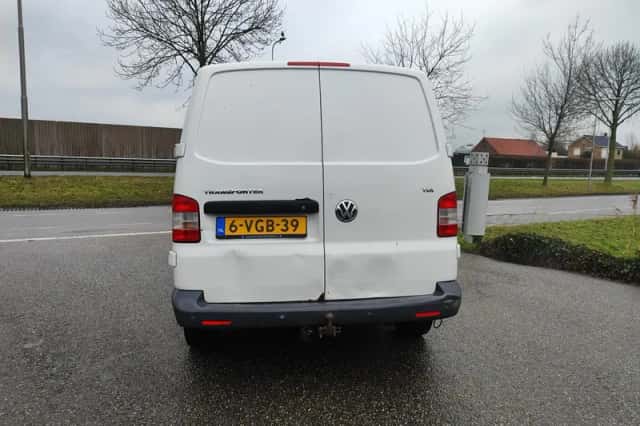 Volkswagen Transporter (2010) thumbnail 4
