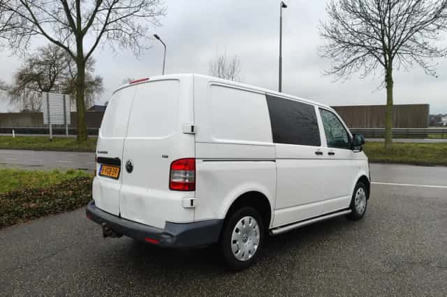 Volkswagen Transporter (2010) thumbnail 5