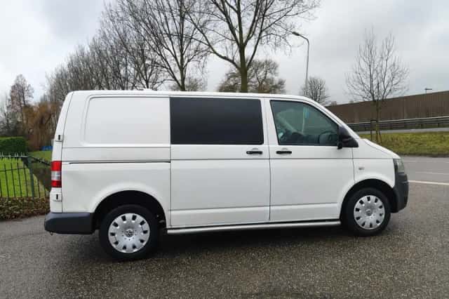Volkswagen Transporter (2010) thumbnail 6
