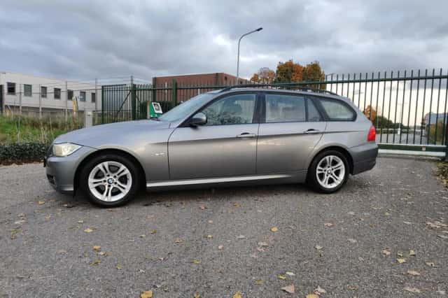 BMW 3-Serie (2010) thumbnail 2