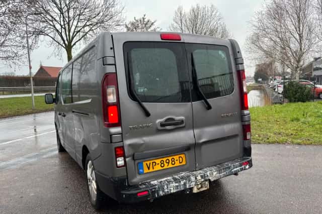 Renault Trafic (2015) thumbnail 3